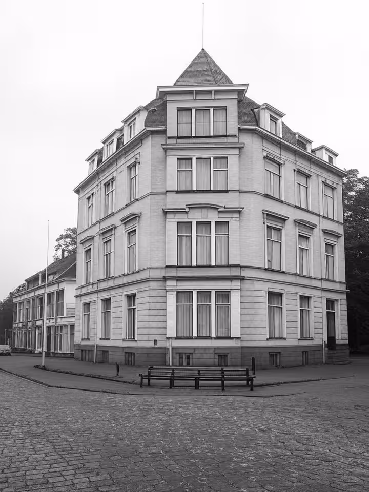 Vintage black and white photograph from 1954 showing the Hotel de Bilderberg building exterior in Oo