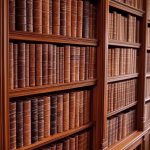 Todos os livros sobre Bilderberg: Guia Completo de Leitura Baseada em Evidências (1954-2024) estante vintage com livros antigos encadernados em couro sobre diplomacia internacional e história política